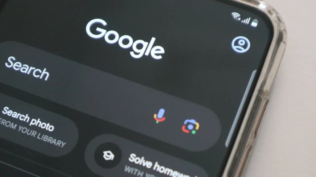 Google, yapay zeka arama özelliklerinin website trafiğini olumsuz etkilemediğini savunuyor